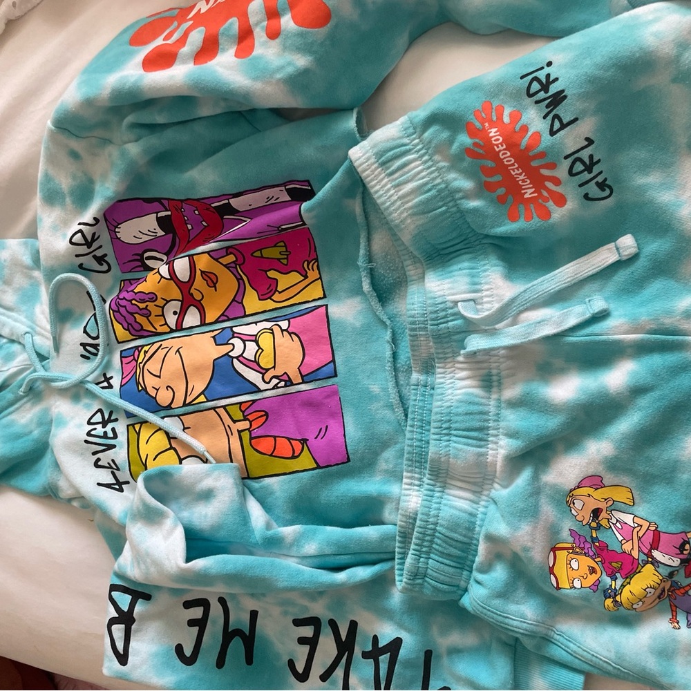 Nickelodeon Turquoise Tie-Dye Sweatshirt with Orange Logo beautiful set